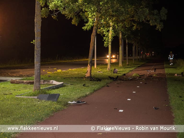 Auto vliegt in brand bij ongeval Middelharnis