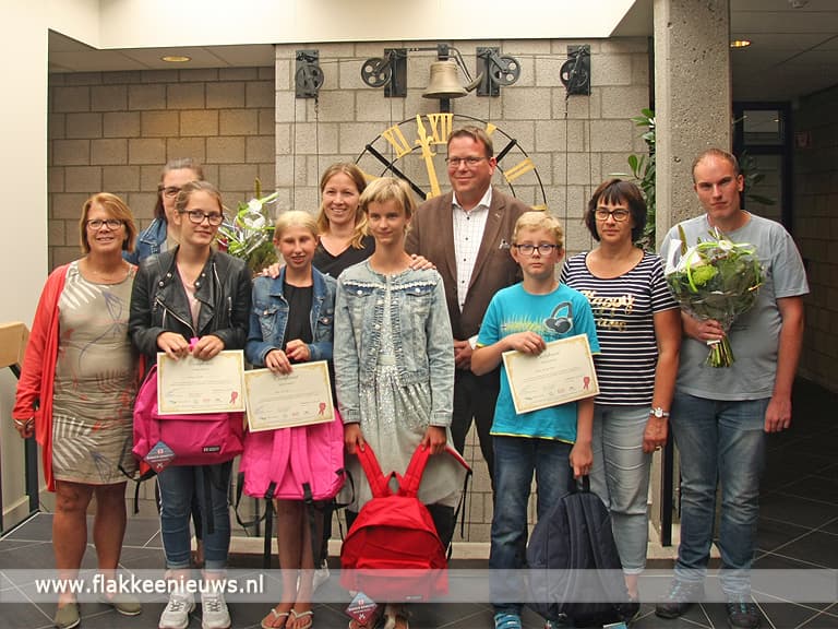 Deelnemers van het project De Reiskoffer ontvangen certificaat