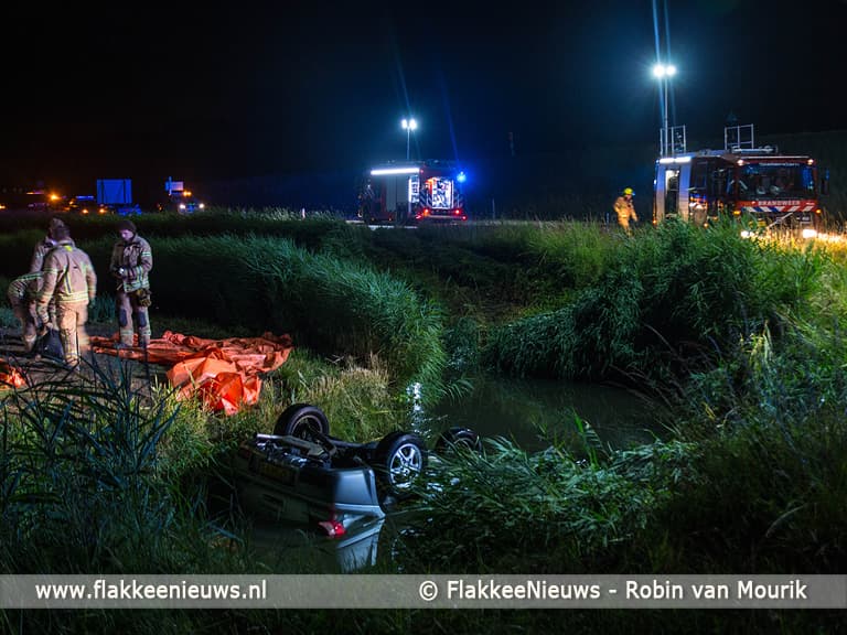 Auto naast de weg, een persoon gereanimeerd