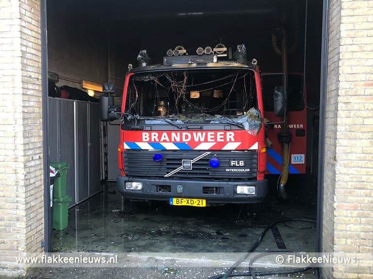 Brandweerwagen Den Bommel in brand