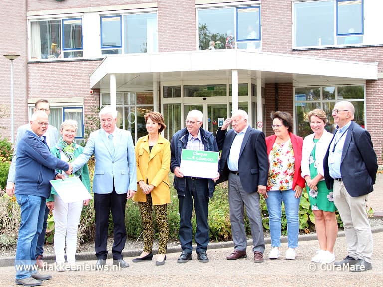 Cheque voor Van Weel-Bethesda Ziekenhuis en hospice Calando