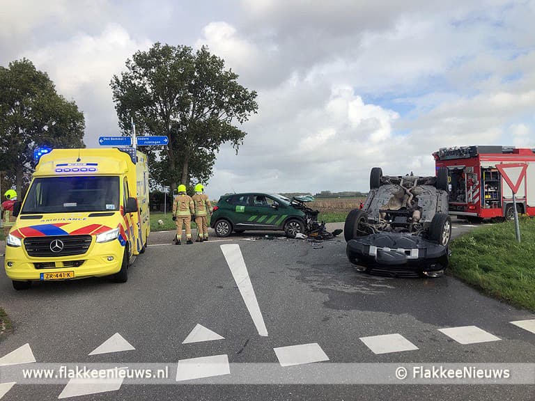 Twee voertuigen op elkaar bij Den Bommel