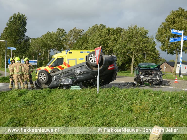 Twee voertuigen op elkaar bij Den Bommel