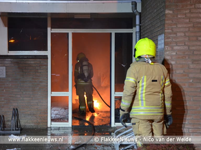 Bewoners opgeschrikt door brand in portiek