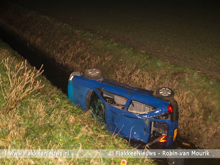 Bestuurder gewond bij ongeval Oudelandsedijk Sommelsdijk