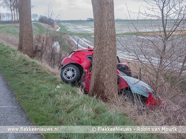 Bestuurder zwaargewond bij eenzijdig ongeval