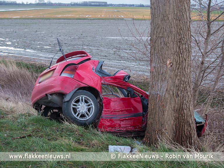 Bestuurder zwaargewond bij eenzijdig ongeval