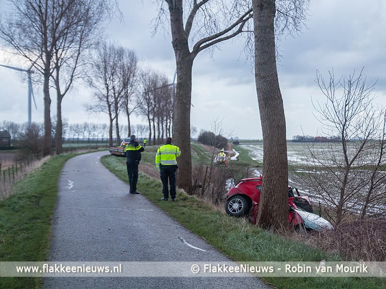 Bestuurder zwaargewond bij eenzijdig ongeval