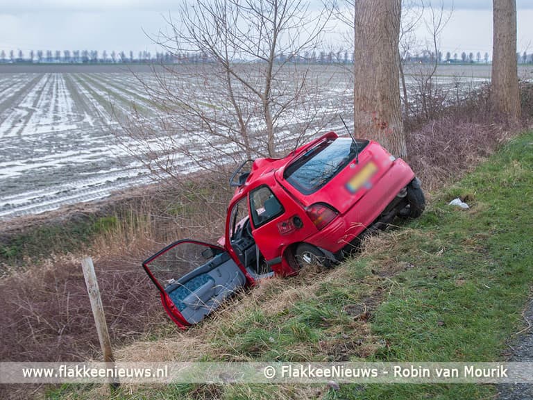 Bestuurder zwaargewond bij eenzijdig ongeval