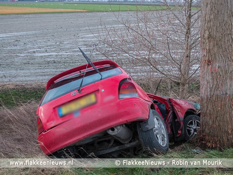 Bestuurder zwaargewond bij eenzijdig ongeval