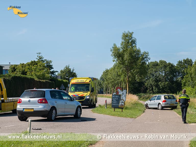 Ongeval met twee personenauto’s en twee fietsers