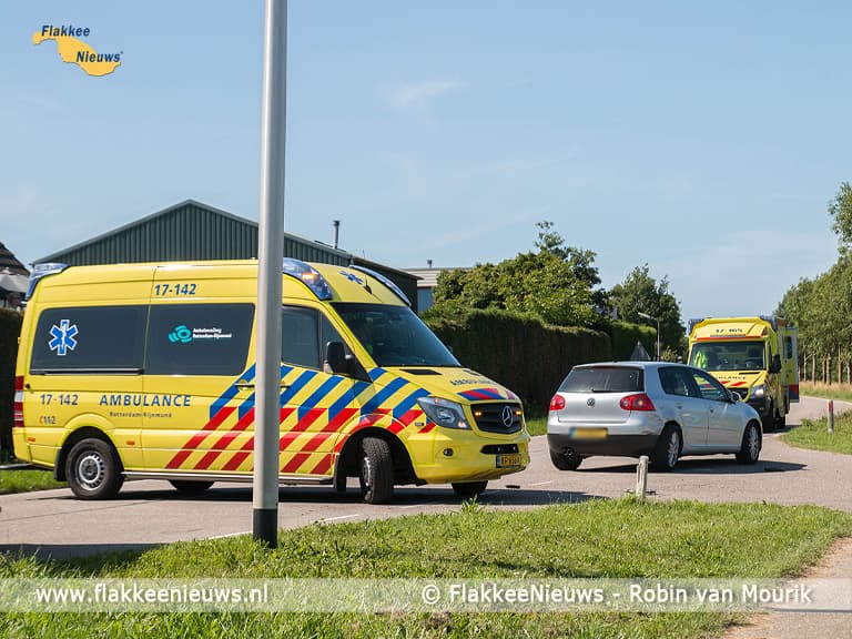 Ongeval met twee personenauto’s en twee fietsers