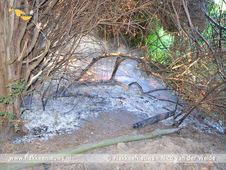 Brand in een bos en bij natuurgebied De Slikken