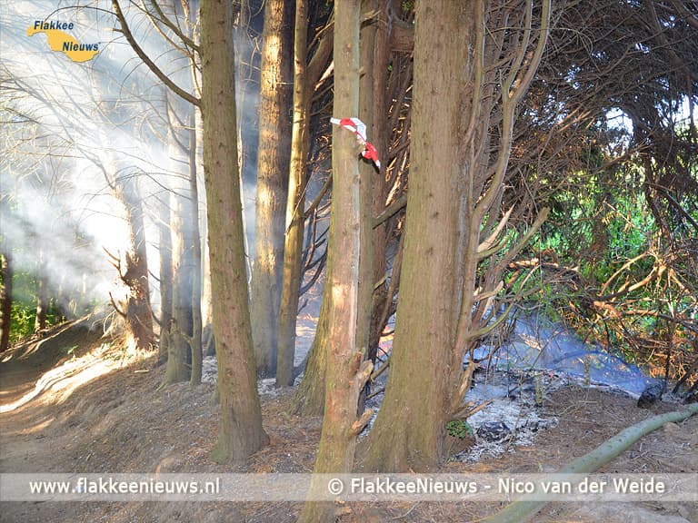 Brand in een bos en bij natuurgebied De Slikken