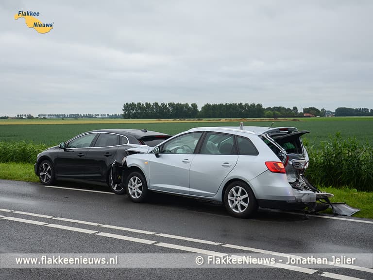 Aanrijding met drie voertuigen op N215