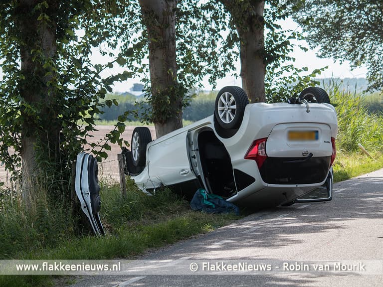 Brandweerlieden bevrijdden slachtoffer uit auto