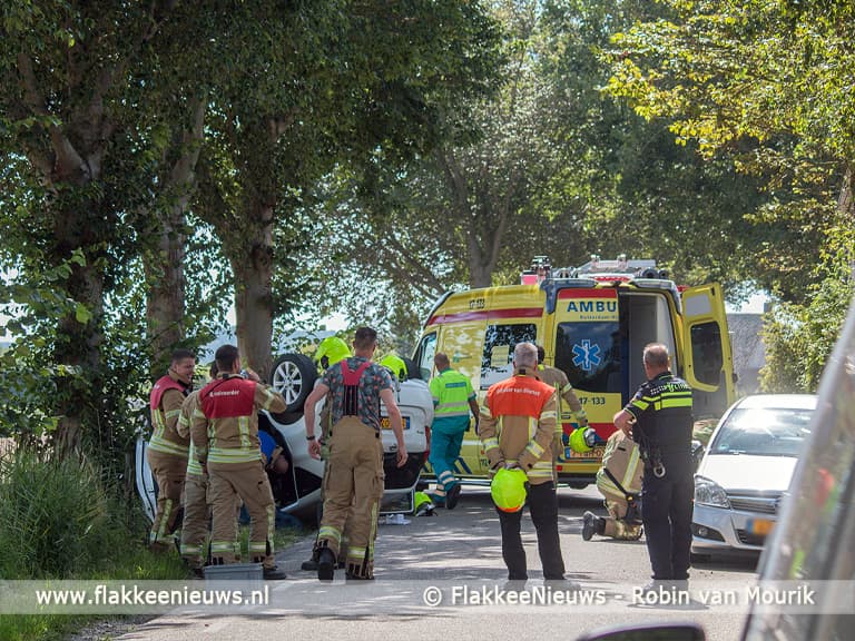 Brandweerlieden bevrijdden slachtoffer uit auto