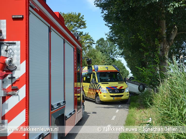 Brandweerlieden bevrijdden slachtoffer uit auto