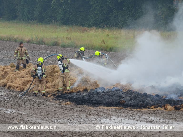 Rook en stank van hooi in brand