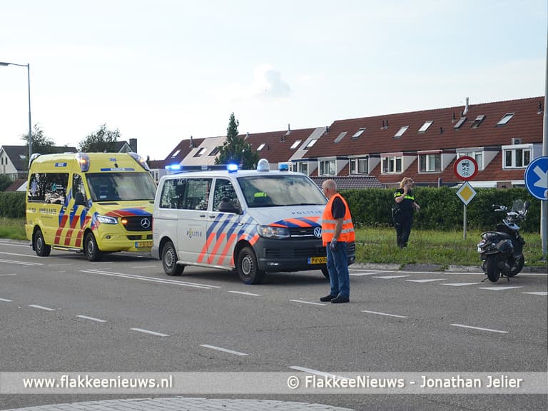 Aanrijding tussen auto en scooter bij Sommelsdijk