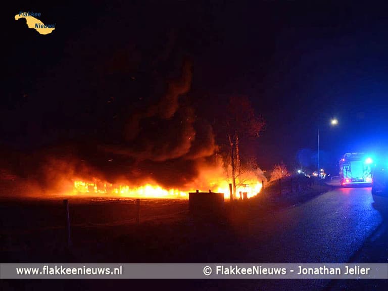 Grote uitslaande brand in Oude-Tonge