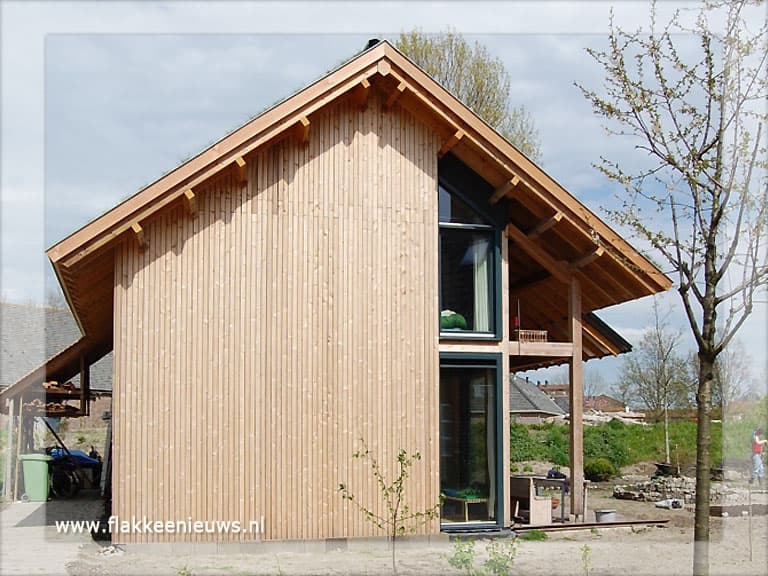 Eerste volledig duurzame huis staat in Dirksland