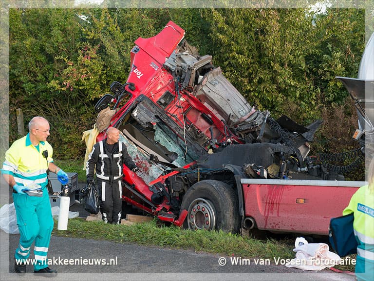Vrachtwagenchauffeur overleden na ongeval Oude-Tonge