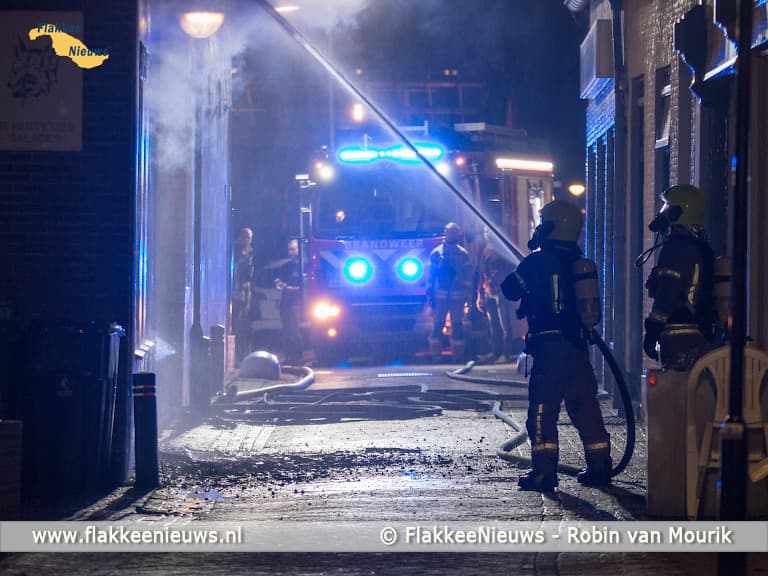 Uitslaande brand woonhuis Oude-Tonge