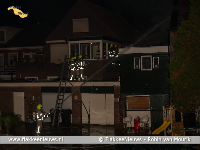 Uitslaande brand woonhuis Oude-Tonge