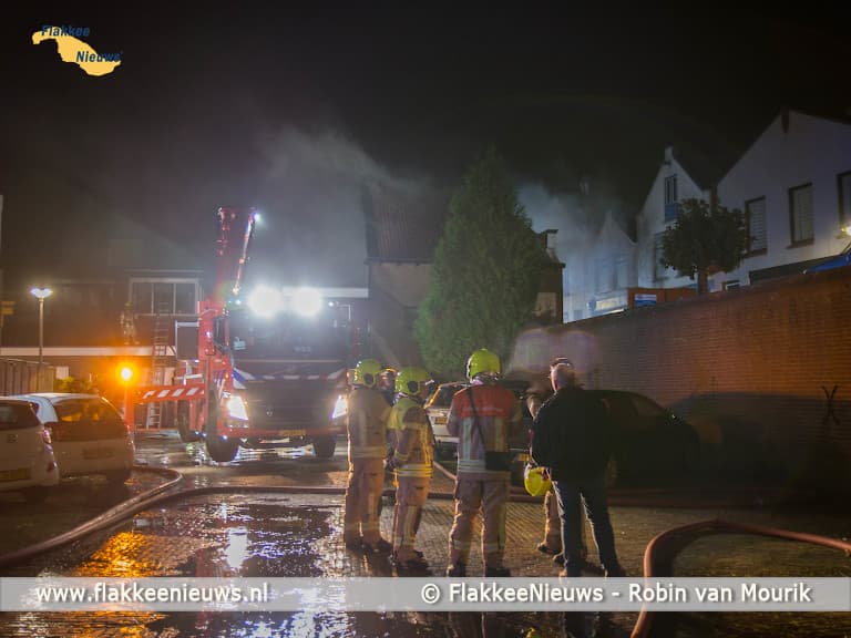Uitslaande brand woonhuis Oude-Tonge