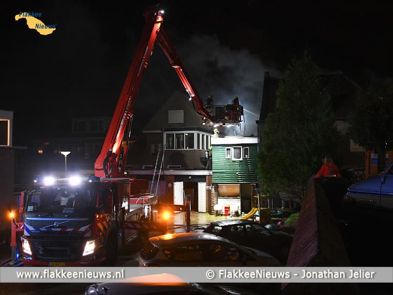 Uitslaande brand woonhuis Oude-Tonge