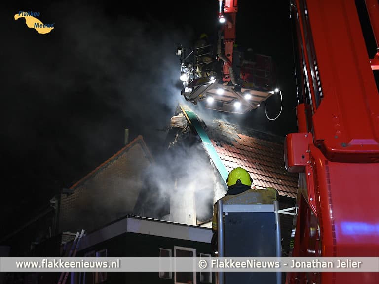 Uitslaande brand woonhuis Oude-Tonge