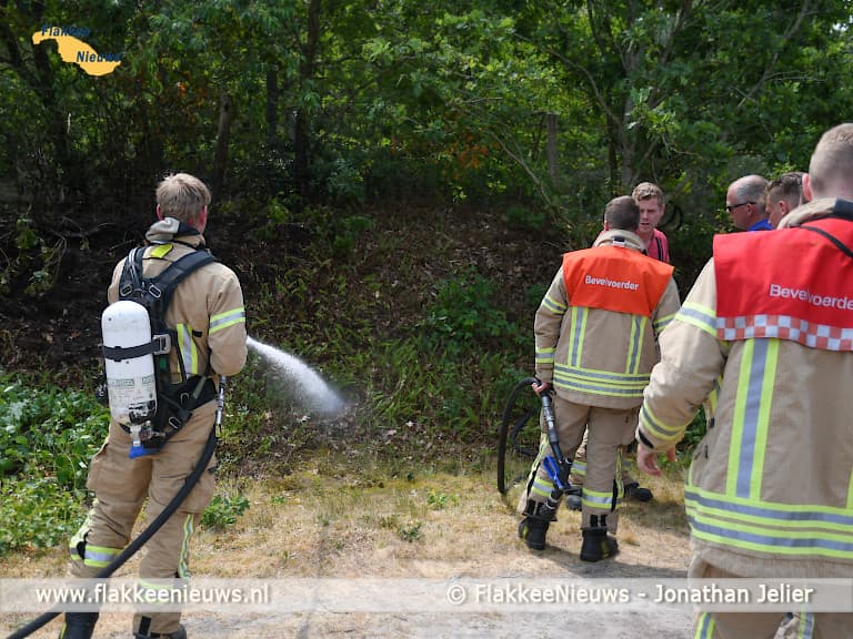 Brandweer blust brand in natuurgebied Kleistee