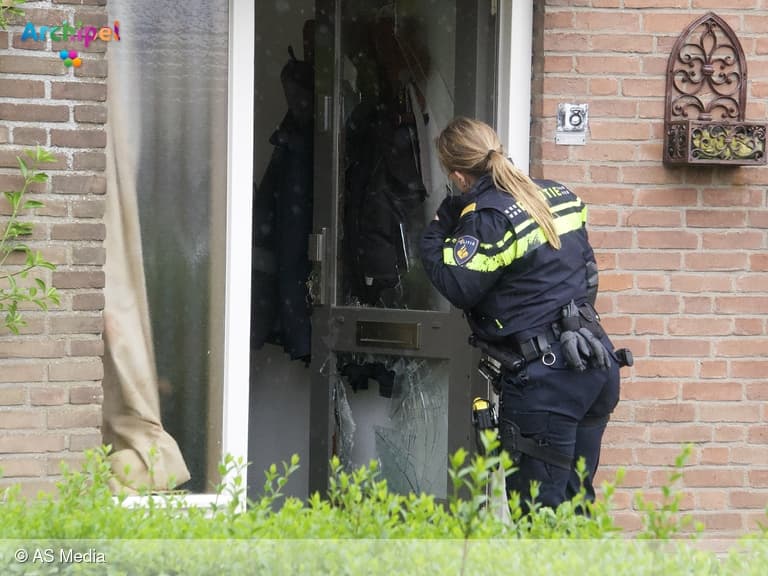 Brandweer treft gevallen bewoner aan na alarm van rookmelder