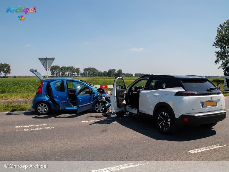Twee gewonden bij aanrijding op de N215