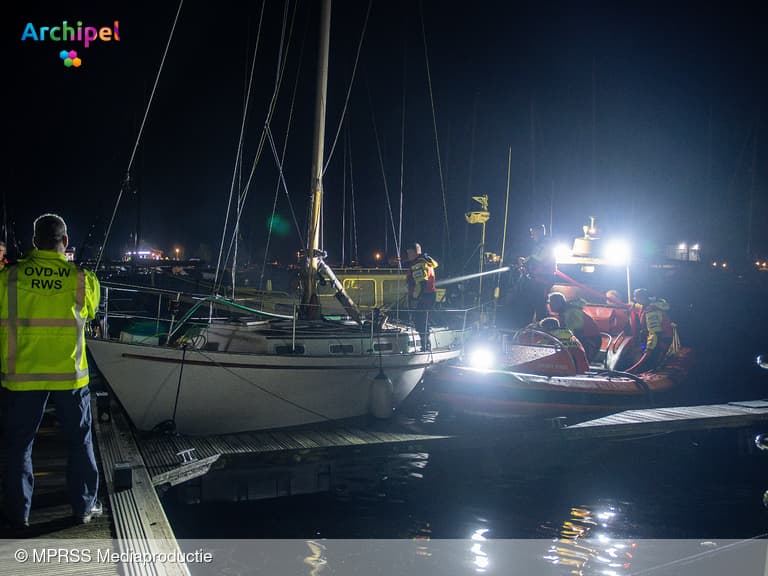Brand verwoest zeiljacht in jachthaven Stellendam