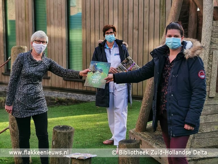 Bibliotheek schenkt prentenboek van het jaar aan Van Weel-Bethesda Ziekenhuis