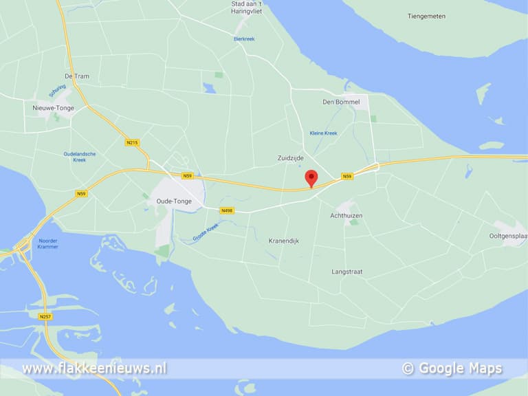 Hulpdiensten rukken uit voor voertuig te water