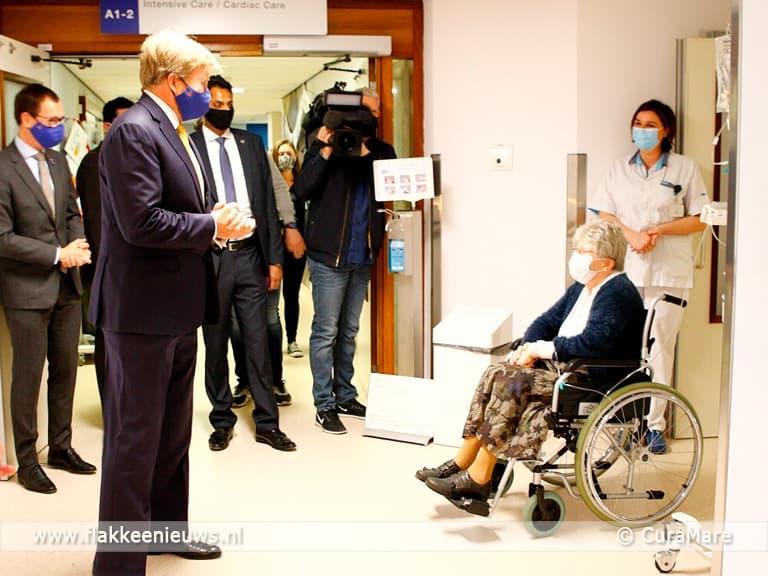 Koning bezoekt Het Van Weel-Bethesda Ziekenhuis