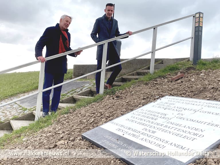 Nieuwe gedenksteen voor de sluis bij Battenoord