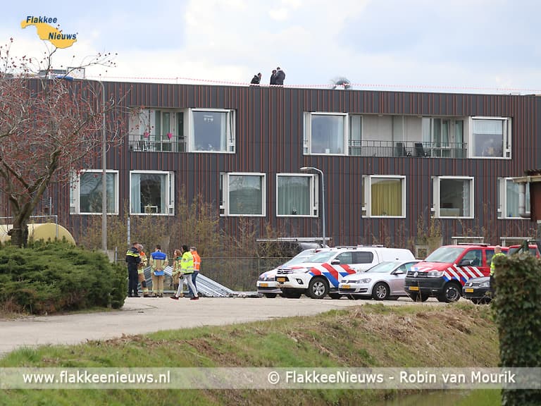 Politie-inval bij bedrijfspand in Oude-Tonge, miljoenen sigaretten