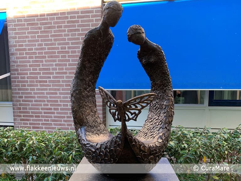 Ziekenhuis ontvangt gedenkbeeld voor stilgeboren kinderen