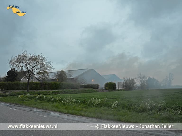 Inzet brandweer voor een grote brand in een schuur