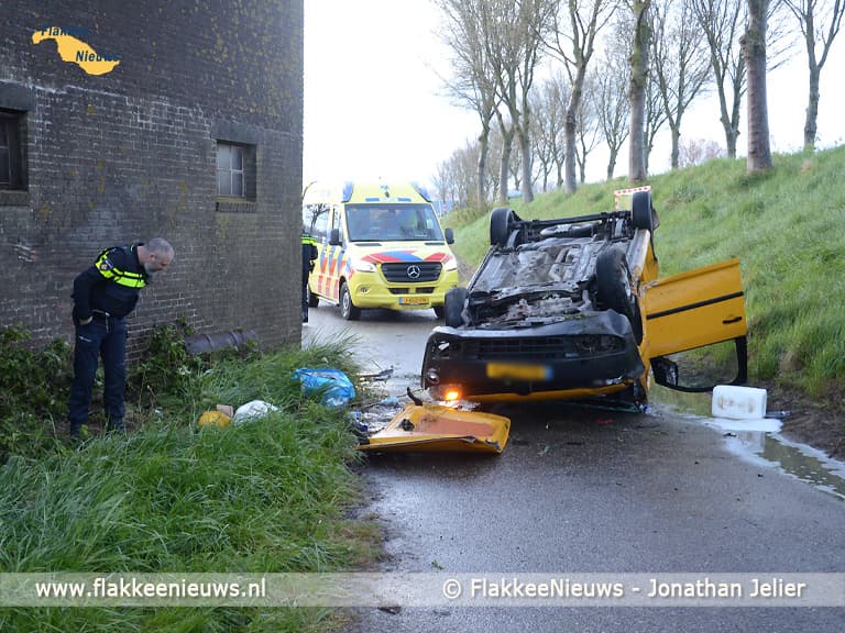 Bestuurder gewond na eenzijdig ongeval op Westdijk