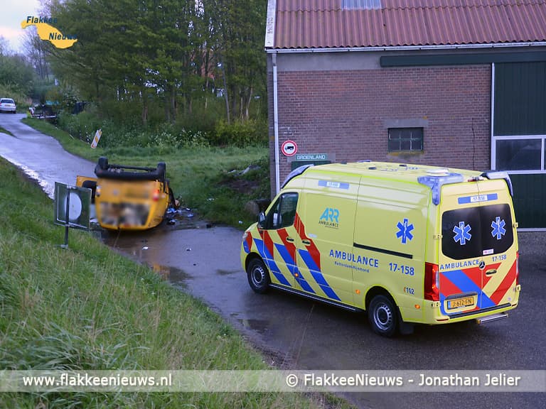 Bestuurder gewond na eenzijdig ongeval op Westdijk