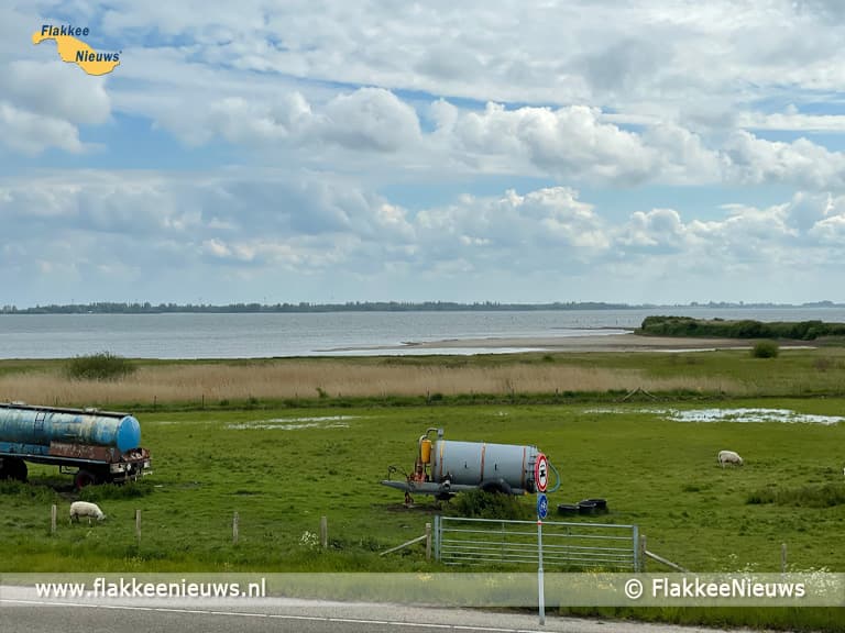 Hulpdiensten helpen surfers op de Grevelingen