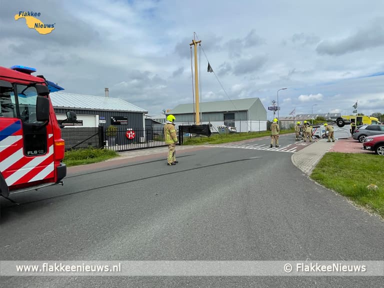 Bestelbus ondersteboven bij ongeval Stellendam