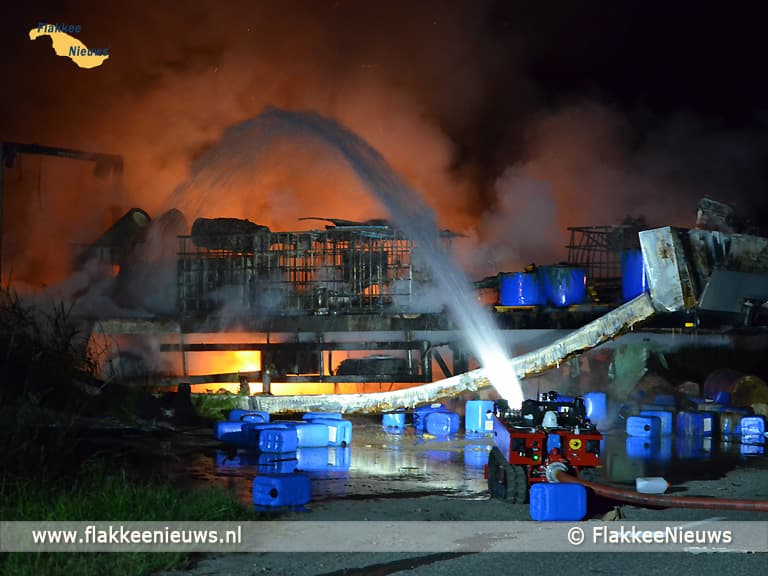 Blusrobot ingezet bij drugsafval brand Oude-Tonge