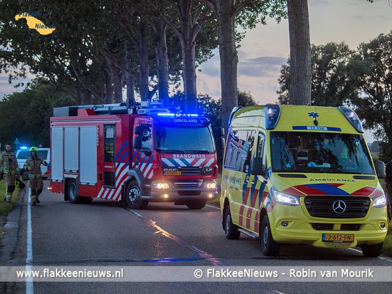 Auto van de dijk nabij Dirksland