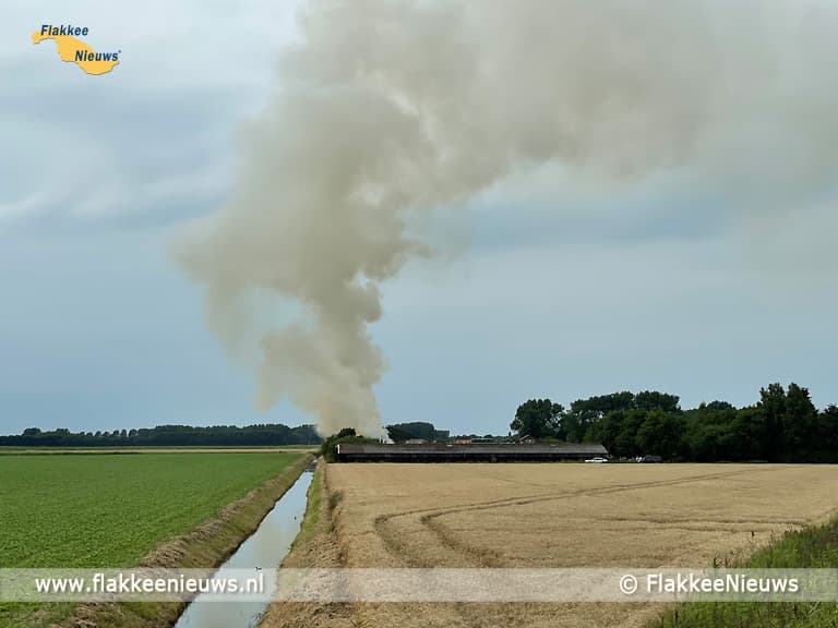 Grote brand in polder tussen Stellendam en Goedereede